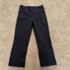 Lululemon Cropped Activewear Leggings in Black